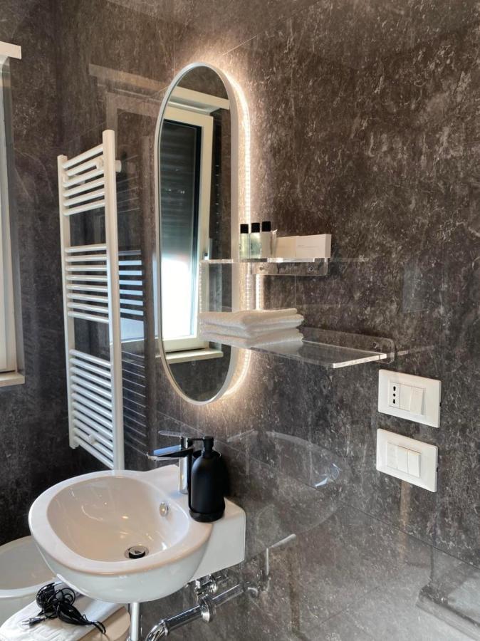 Dizeta Suite And Apartment Σαλέρνο Εξωτερικό φωτογραφία